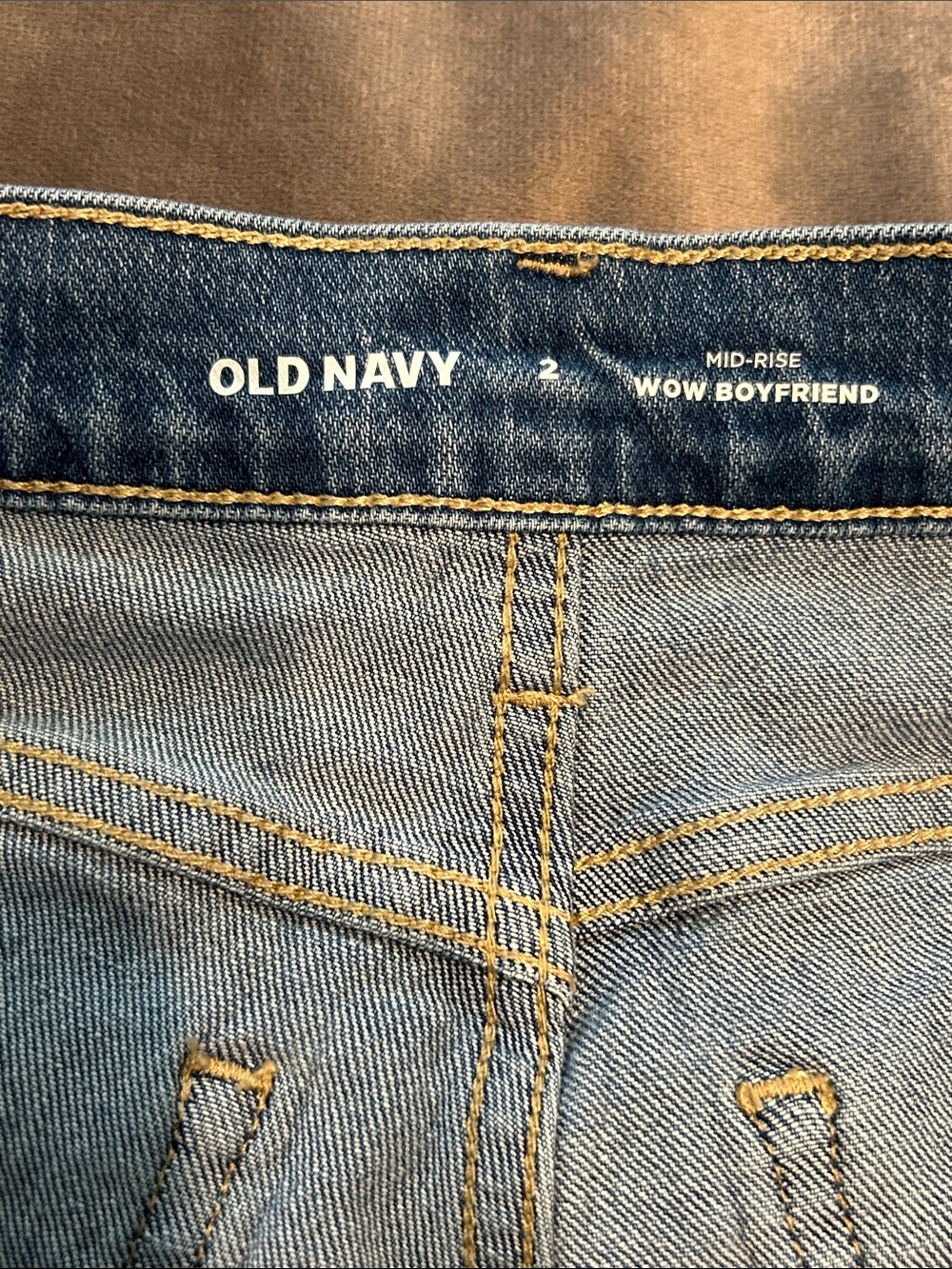 Old Navy Woman’s Mid-Rise Wow Boyfriend Straight Jeans - Medium Wash - Picture 7 of 12